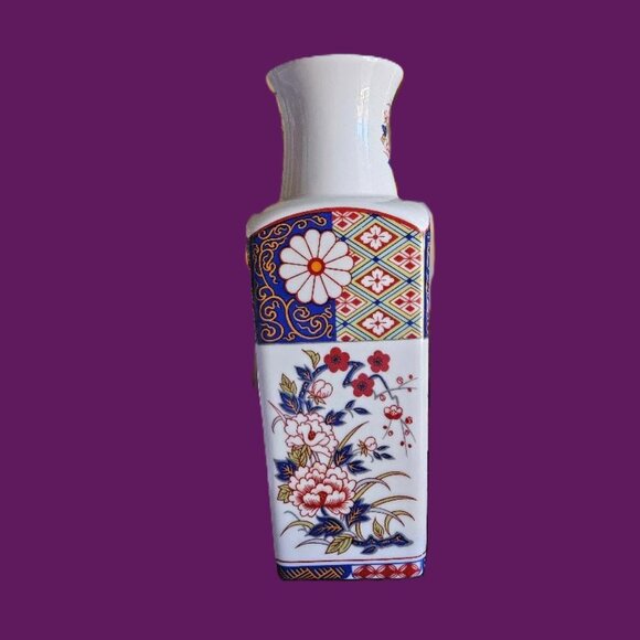 Vintage handpainted floral porcelain Imari Ware vase Japan - Picture 2 of 3